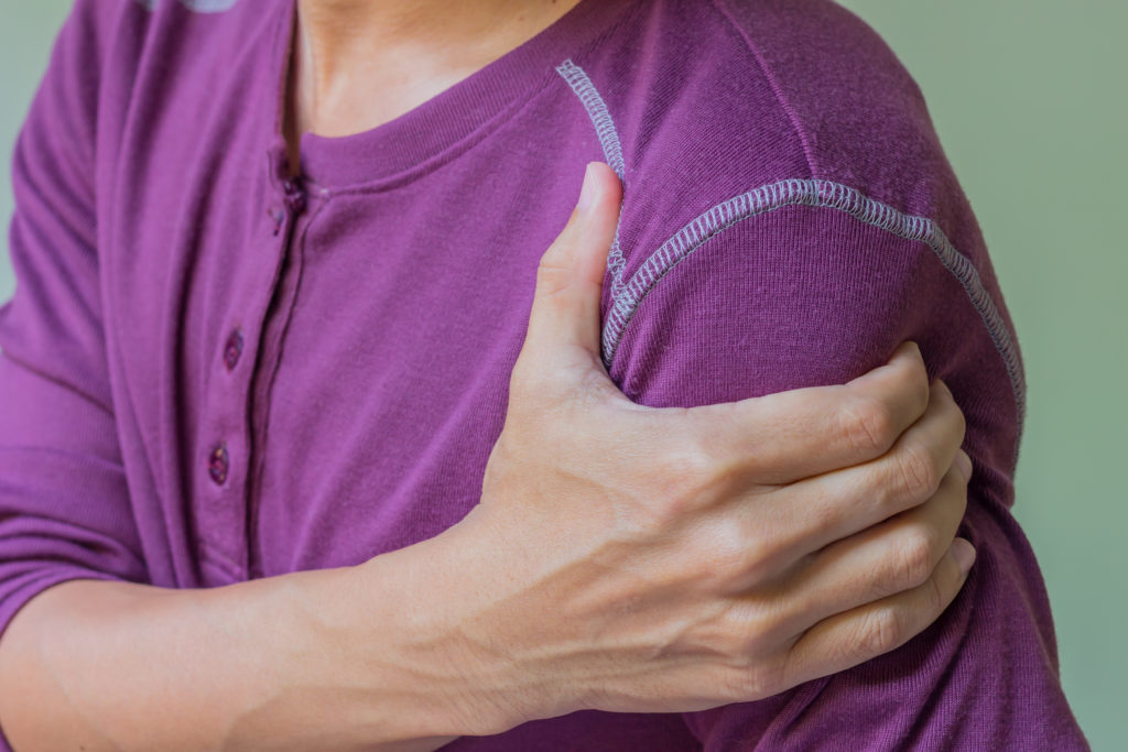 Frozen shoulder: Symptoms and causes