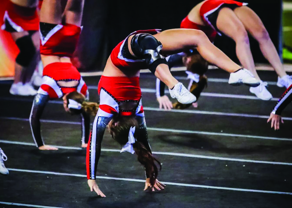 Cheerleader returns to competition after knee surgery