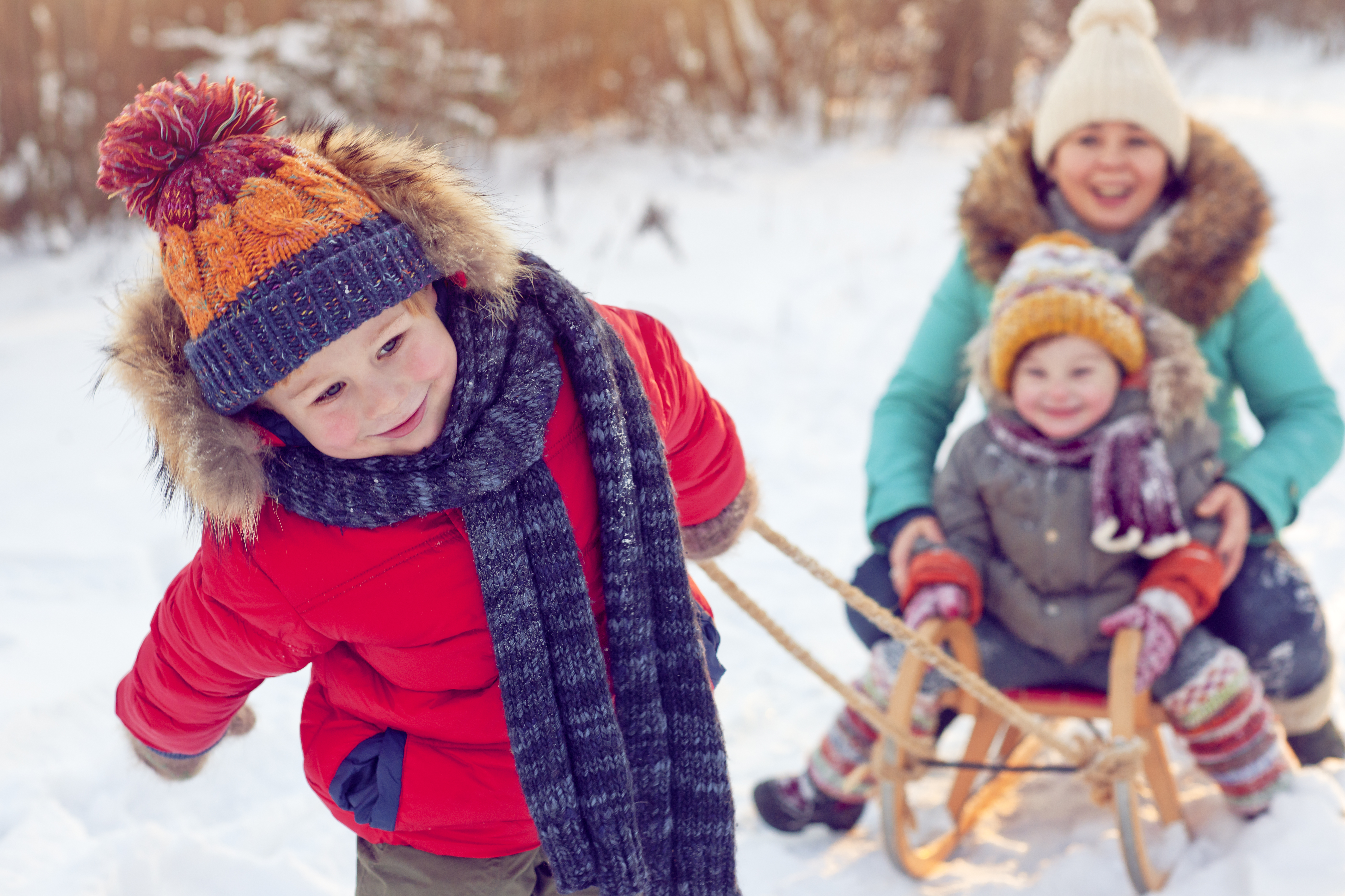 дети на прогулке зимой фото