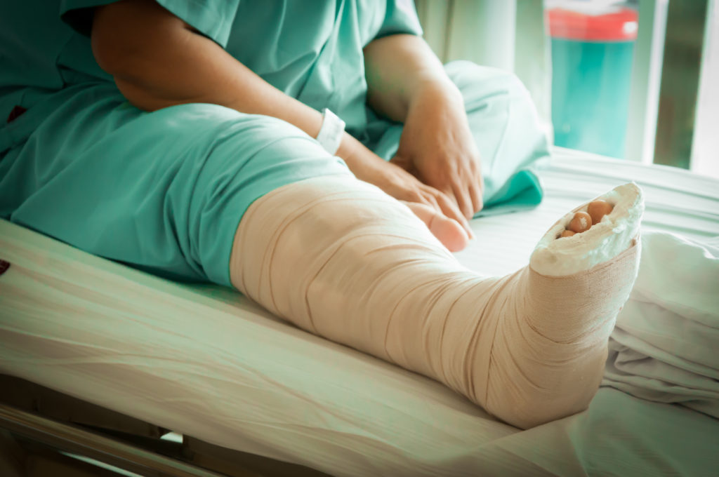 Can you get an infection from a fractured bone?