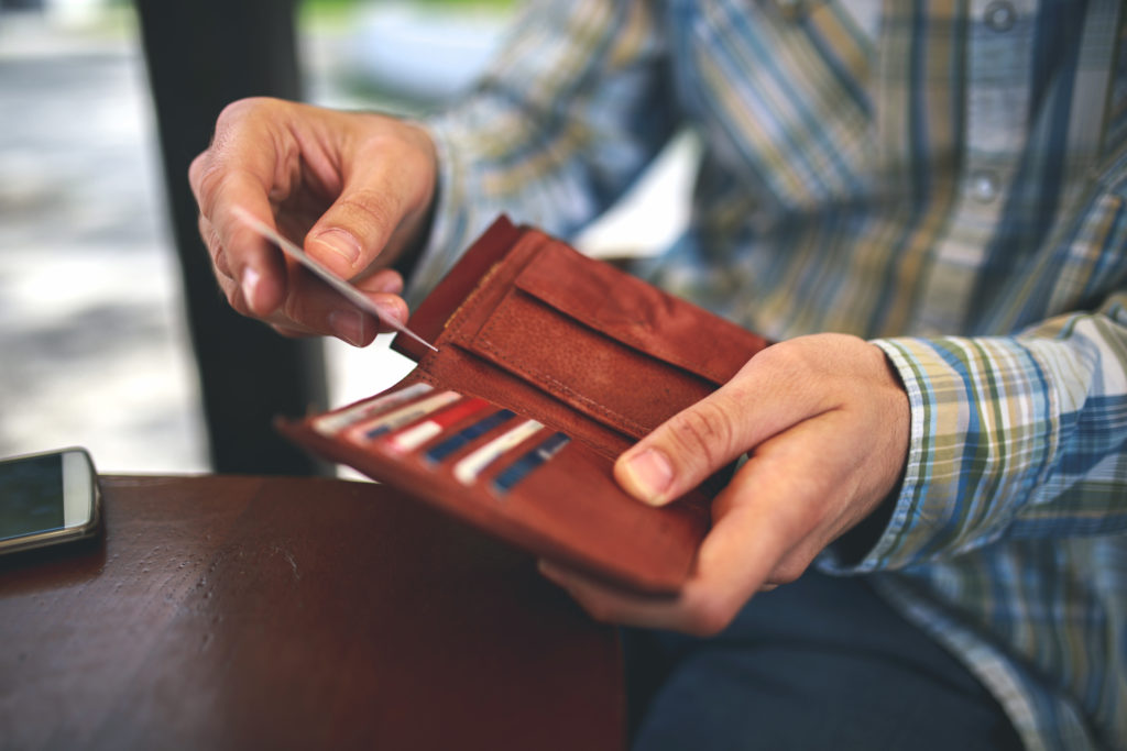 Wallet sciatica: Why sitting on your wallet can aggravate back pain