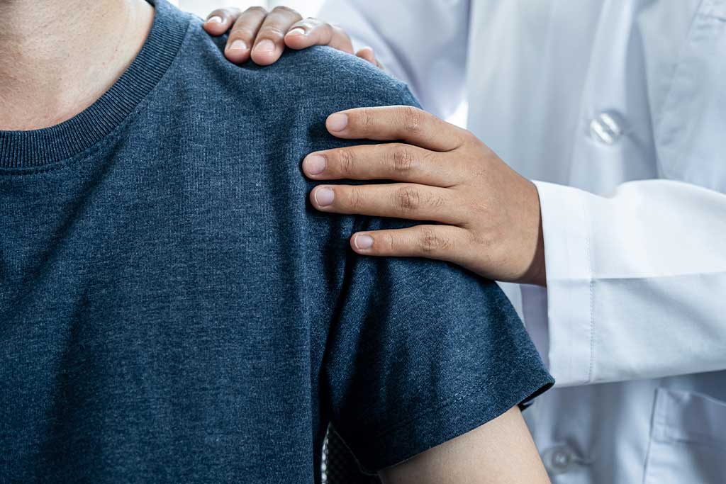 When should I see a shoulder doctor?