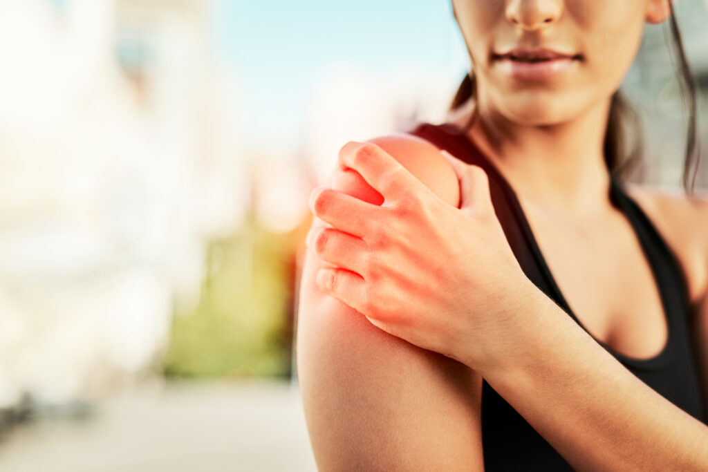 Unveiling the Symptoms of Shoulder Pain: Impact on Daily Life 